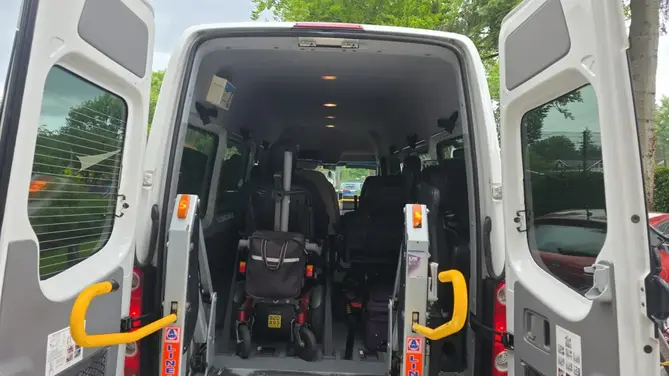 Rolstoeltaxi voorbeeld Rolstoeltaxi